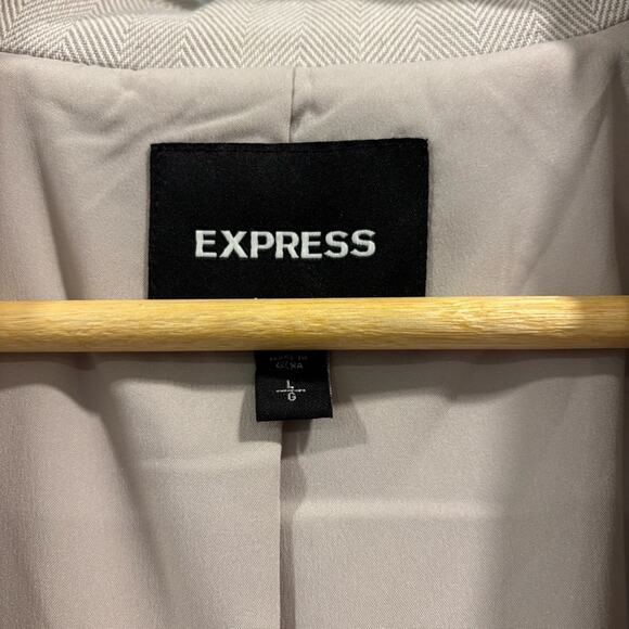 EXPRESS Cream/White Herringbone Light-weight Full Length Coat w/Belt, Sz Large - Picture 10 of 11